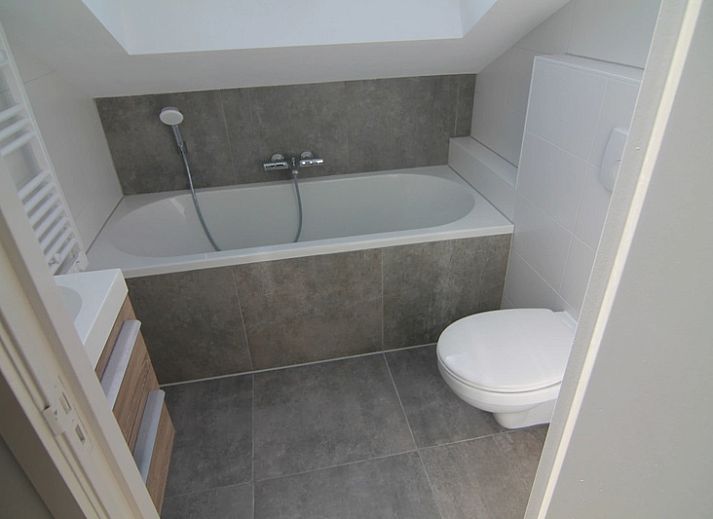 Vakantiehuis D 475 in De Cocksdorp, Texel, met zonnig terras en groene tuin, ideaal voor een ontspannen verblijf op de Waddeneilanden.