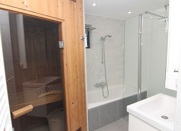 Vakantiehuis F 471 in De Cocksdorp, Texel, biedt een charmant verblijf met een gezellige tuin en rustieke omgeving op de Waddeneilanden.