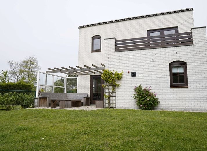 Luchtfoto van Vakantiehuis F 569 in De Cocksdorp, Texel. Dit vakantiehuis biedt een ruim terras en groene omgeving op de Waddeneilanden.