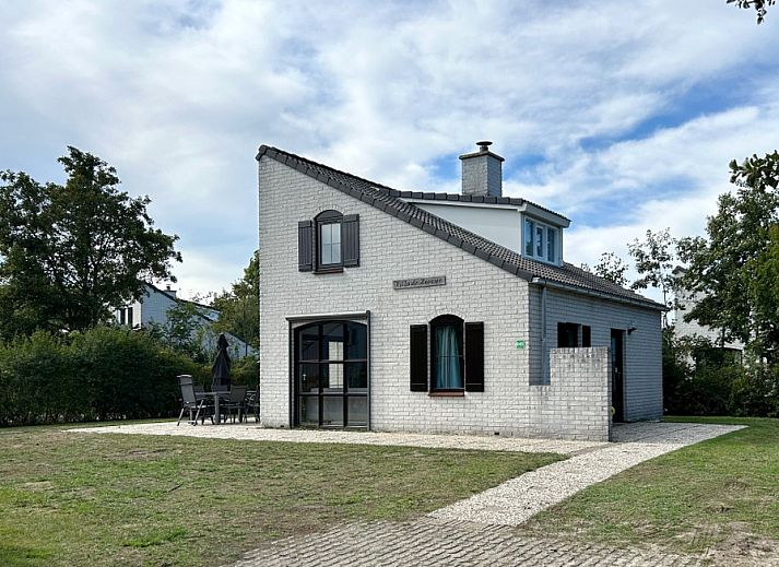 Vacation home E 645 in De Cocksdorp, Texel offers a charming stay amidst nature on the Wadden Islands.