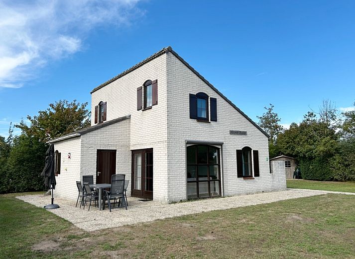 Vacation home E 645 in De Cocksdorp, Texel offers a charming stay amidst nature on the Wadden Islands.