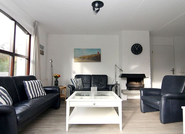 Vakantiehuis F 575 in De Cocksdorp, Texel, biedt een charmante buitenkant met groene tuin en rustige omgeving op de Waddeneilanden.