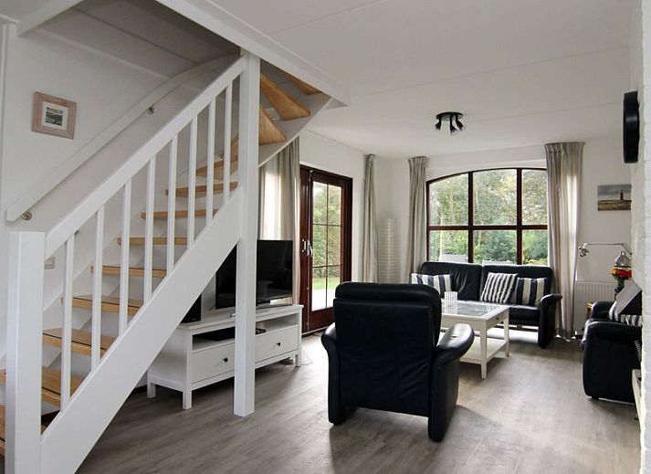 Vakantiehuis F 575 in De Cocksdorp, Texel, biedt een charmante buitenkant met groene tuin en rustige omgeving op de Waddeneilanden.
