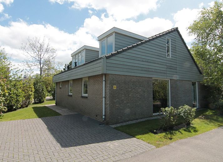 Vakantiehuis G 263 in De Cocksdorp, Texel, biedt een moderne uitstraling met ruime tuin en natuurlijke omgeving op de Waddeneilanden.