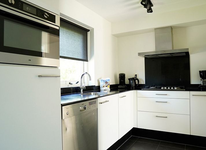 Vakantiehuis G 263 in De Cocksdorp, Texel biedt een charmant verblijf met moderne architectuur omgeven door groene natuur en rustige omgeving.