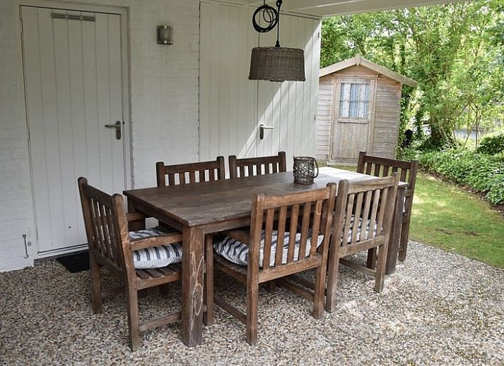 Vakantiehuis F 455 in De Cocksdorp, Texel, biedt een serene buitenkant met groene omgeving op de Waddeneilanden.