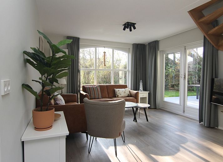 Das Ferienhaus F 775 in De Cocksdorp, Texel, bietet einen ruhigen Aussenbereich inmitten der Natur auf den Watteninseln.