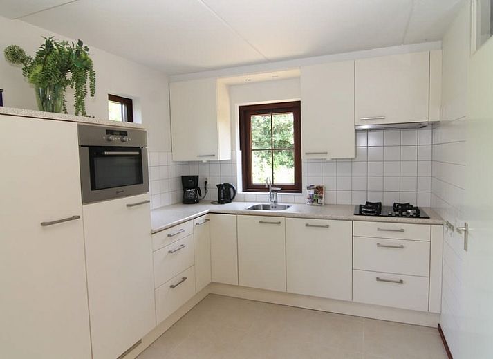 Vakantiehuis E 571 in De Cocksdorp, Texel, biedt een serene buitenruimte met moderne architectuur en groene omgeving op de Waddeneilanden.