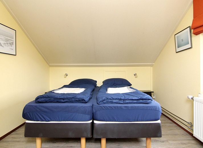 Vakantiehuis E 636 in De Cocksdorp, Texel, biedt een charmante buitenkant omgeven door groen en rust op de Waddeneilanden.