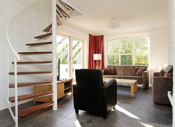 Vakantiehuis F 647 in De Cocksdorp, Texel, biedt een serene verblijfservaring met een charmante buitenkant en groene omgeving op de Waddeneilanden.