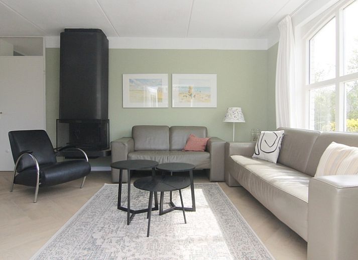 Vakantiehuis F 691 in De Cocksdorp, Texel, biedt een serene omgeving met een charmante buitenkant en groene tuin op de Waddeneilanden.