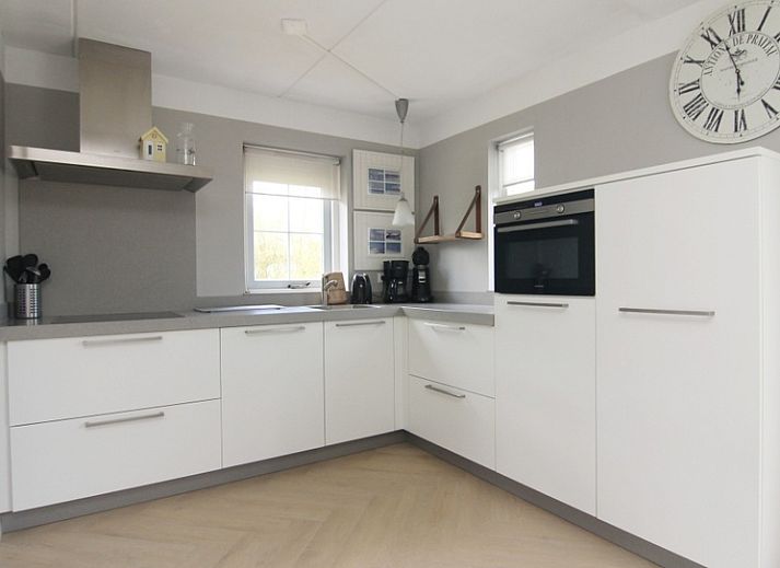 Vakantiehuis F 691 in De Cocksdorp, Texel, omgeven door groene natuur en rust, ideaal voor een ontspannen verblijf op de Waddeneilanden.