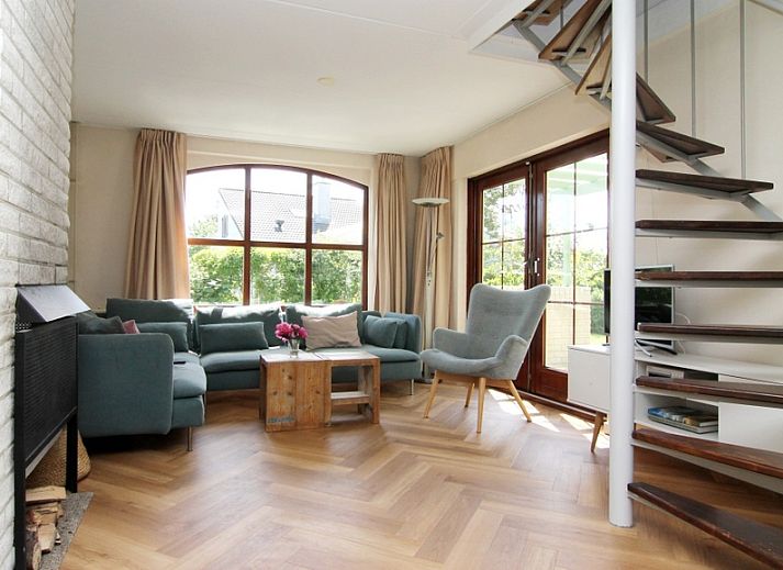 Das Ferienhaus F 789 in De Cocksdorp, Texel, bietet eine charmante Unterkunft mit gruenem Garten und Terrasse, ideal fuer einen entspannten Urlaub auf den Watteninseln.