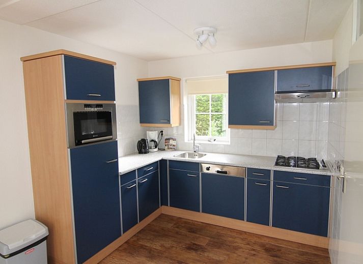 Vakantiehuis F 686 in De Cocksdorp, Texel biedt een serene tuin en terras, ideaal voor ontspanning op de Waddeneilanden.