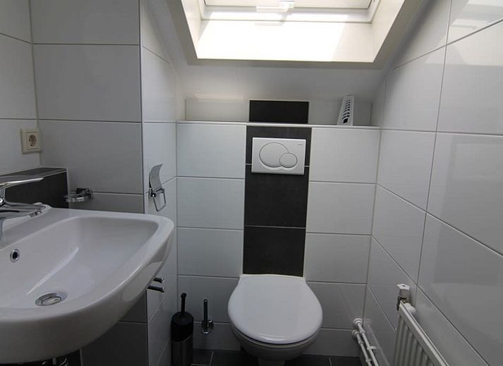 Vakantiehuis E 646 in De Cocksdorp, Texel met zonnig terras en groene tuin, perfect voor een ontspannen verblijf op de Waddeneilanden.