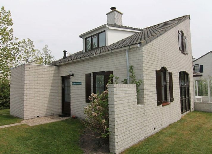 Vakantiehuis F 625 in De Cocksdorp, Texel biedt een charmante stenen buitenkant te midden van groene natuur op de Waddeneilanden.