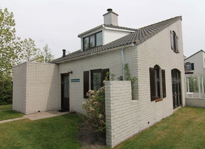 Vakantiehuis F 625 in De Cocksdorp, Texel biedt een charmante stenen buitenkant te midden van groene natuur op de Waddeneilanden.