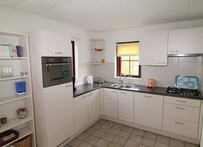 Vakantiehuis F 625 in De Cocksdorp, Texel biedt een charmante stenen buitenkant te midden van groene natuur op de Waddeneilanden.