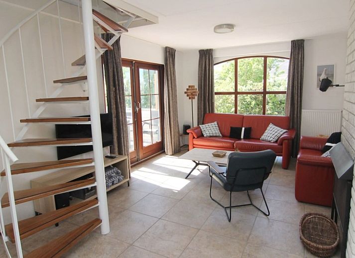 Vakantiehuis E 413 in De Cocksdorp, Texel, biedt een charmant exterieur op de Waddeneilanden, ideaal voor een ontspannen verblijf.