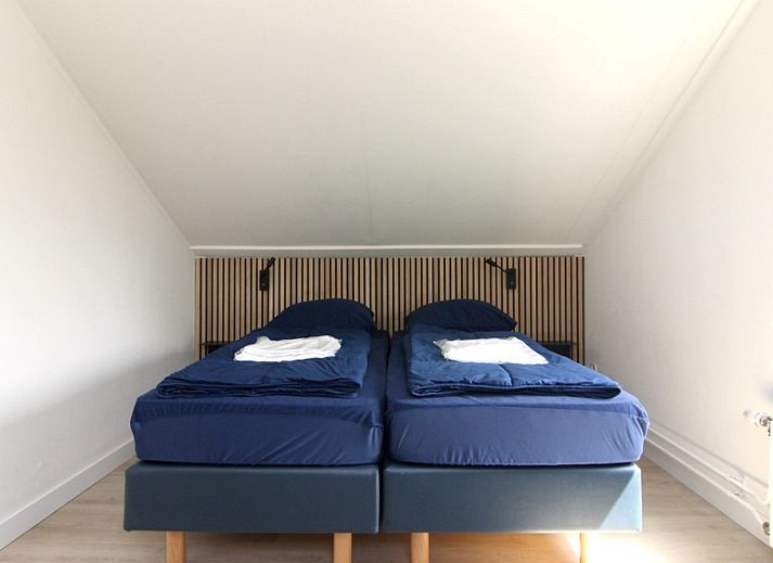 Das Ferienhaus F 561 in De Cocksdorp, Texel, bietet eine Sonnenterrasse und einen gruenen Garten zur Entspannung auf den Watteninseln.