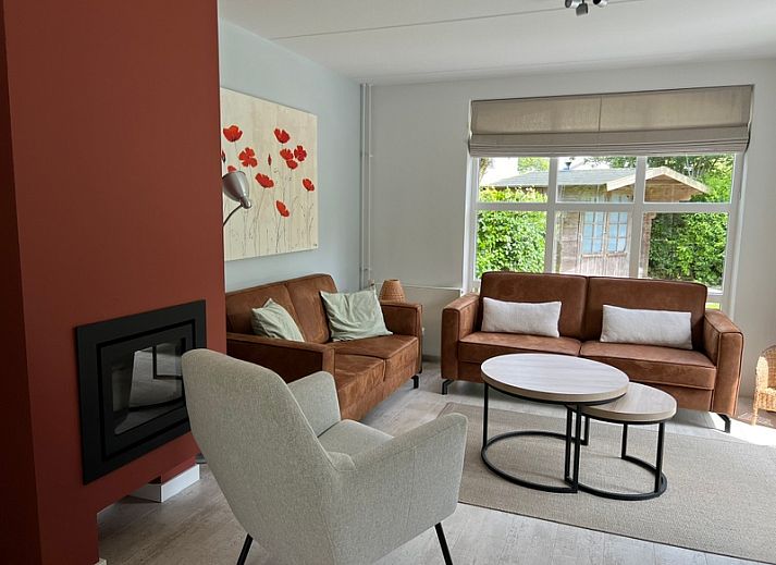 Vakantiehuis F 765 in De Cocksdorp, Texel, biedt een charmante buitenkant met moderne stenen gevel op de Waddeneilanden.