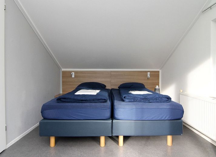 Vakantiehuis F 788 in De Cocksdorp op Texel biedt een charmante buitenkant met een zonnig terras en groene tuin, ideaal voor ontspanning.