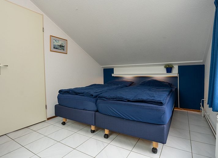 Vacation home E 541 in De Cocksdorp, Texel offers a charming exterior with a green garden and ample parking in the Wadden Islands.