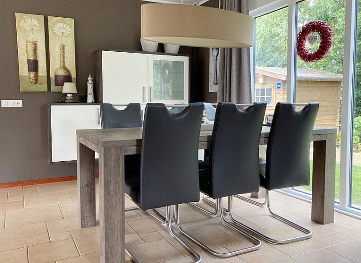 Vakantiehuis E 626 in De Cocksdorp, Texel biedt een serene omgeving met moderne architectuur op de Waddeneilanden.