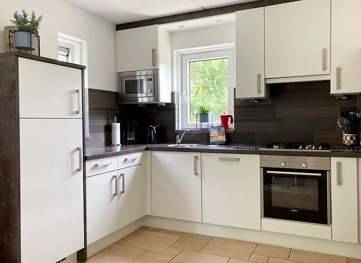 Vakantiehuis E 626 in De Cocksdorp, Texel biedt een serene omgeving met moderne architectuur op de Waddeneilanden.