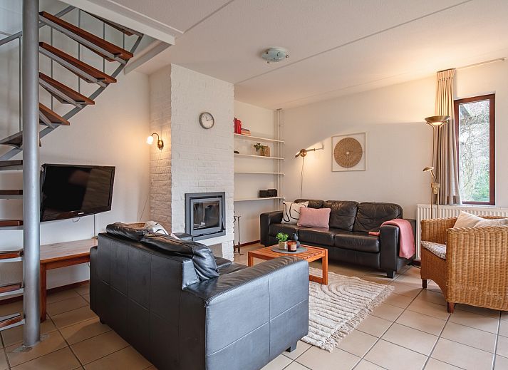 Gezellige woonkamer in Annemein vakantiehuis, De Cocksdorp, Texel met comfortabele zithoek en moderne inrichting.