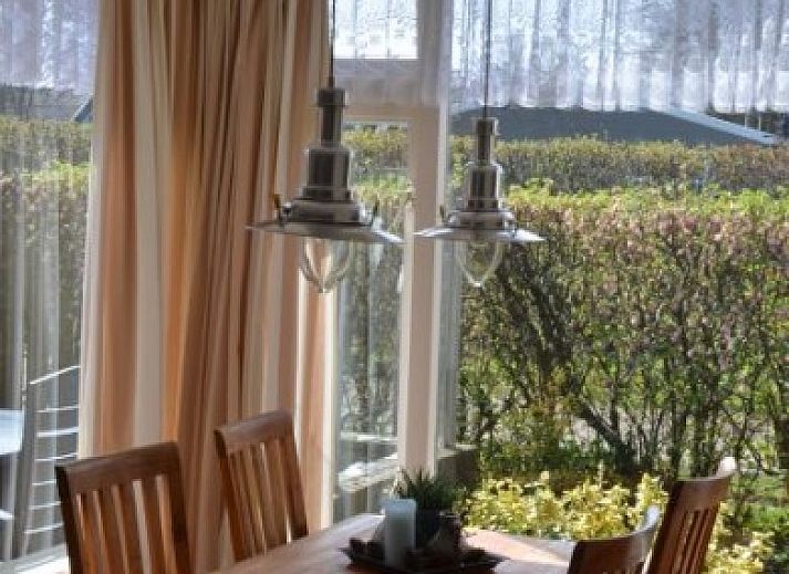 Bungalow Teenstrapad in De Cocksdorp, Texel with sunny terrace and garden on the Wadden Islands.