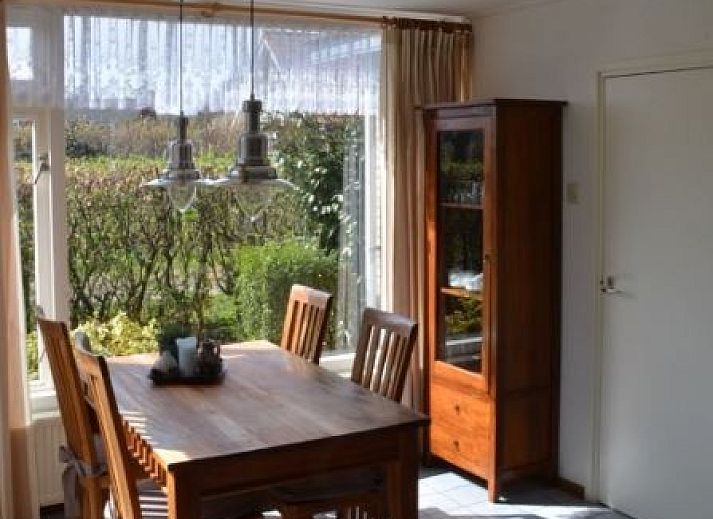 Bungalow Teenstrapad in De Cocksdorp, Texel with sunny terrace and garden on the Wadden Islands.