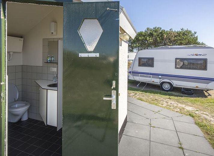 Luxe campingplaats C4 in Sluftervallei, De Cocksdorp, Texel met ruime stacaravan en natuurlijke omgeving.