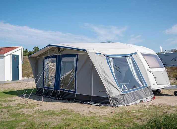 Luxe campingplaats C4 in Sluftervallei, De Cocksdorp, Texel met ruime stacaravan en natuurlijke omgeving.