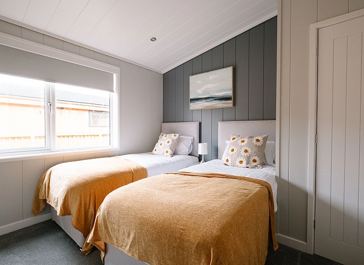 Picknickbank und Zelt auf dem Sluftervallei Comfort-Campingplatz C2 in De Cocksdorp Texel.