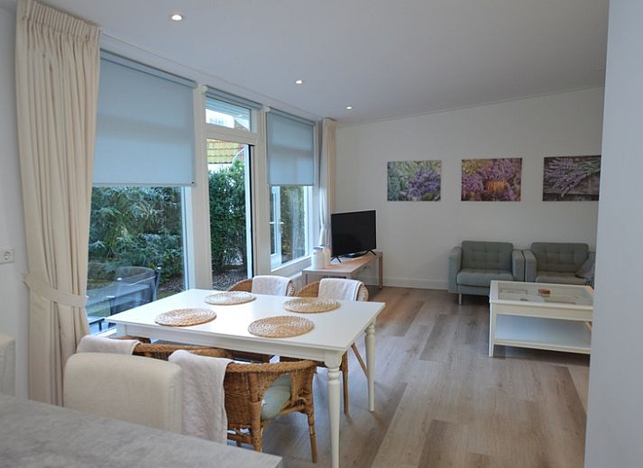 Eingang zum Ferienhaus Boodtlaan 7 / Dennenheuvel in De Koog, Texel mit Blick auf den Garten.