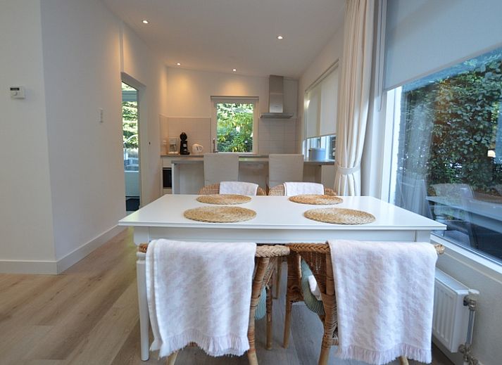 Eingang zum Ferienhaus Boodtlaan 7 / Dennenheuvel in De Koog, Texel mit Blick auf den Garten.