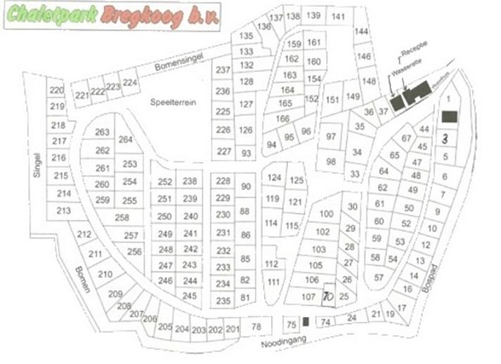 Chalet Bregkoog 52 in De Koog, Texel, met zonnige veranda en kleurrijke zonnebloemen bij Chaletpark Bregkoog.