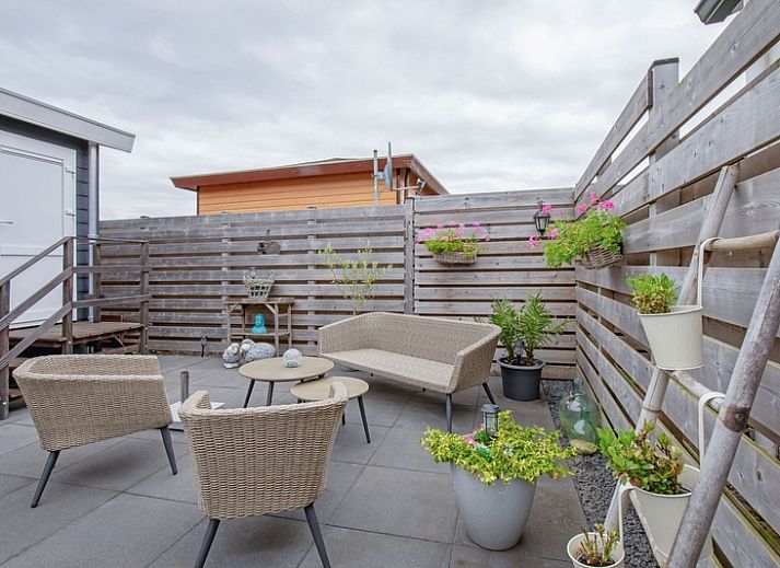 Stijlvolle woonkamer van Chalet Bregkoog 52 in De Koog, Texel, met moderne inrichting bij Chaletpark Bregkoog.