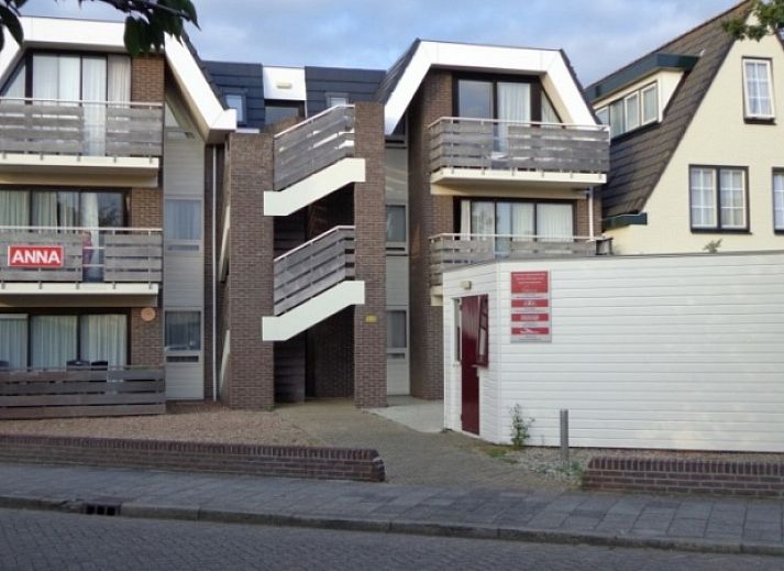 Appartementen Anna - Noorderlicht - 13 in De Koog Texel biedt een charmante buitengevel op de Waddeneilanden.