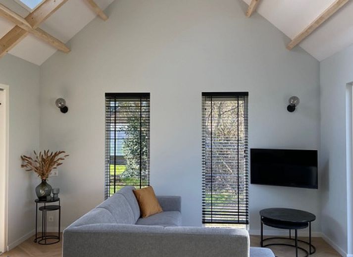 De Houtsnip vakantiehuis in De Koog, Texel met groene tuin en moderne architectuur.