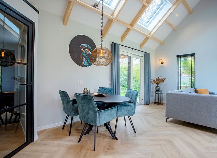 De Houtsnip vakantiehuis in De Koog, Texel met groene tuin en moderne architectuur.