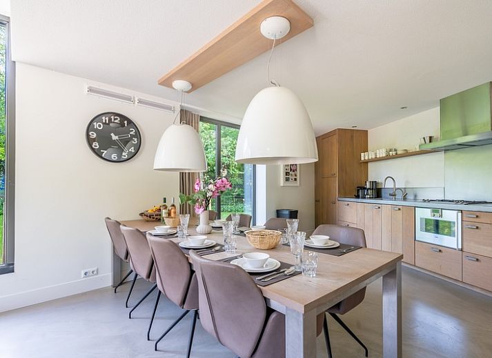 Bovenaanzicht van vakantiehuis Duynzoom Villa 2 op Texel, omgeven door natuur.