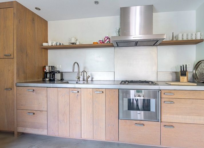 Bovenaanzicht van vakantiehuis Duynzoom Villa 2 op Texel, omgeven door natuur.