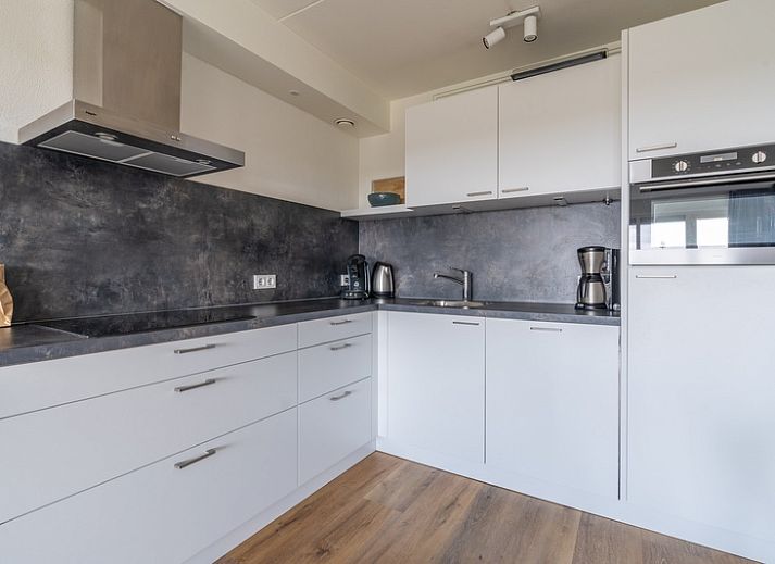 Ruime zithoek met uitzicht op de natuur bij Appartement Juliana 086 Eiland en Zeezicht, Waddeneilanden.