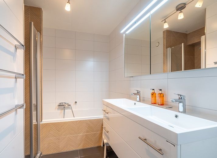 Ruime zithoek met uitzicht op de natuur bij Appartement Juliana 086 Eiland en Zeezicht, Waddeneilanden.