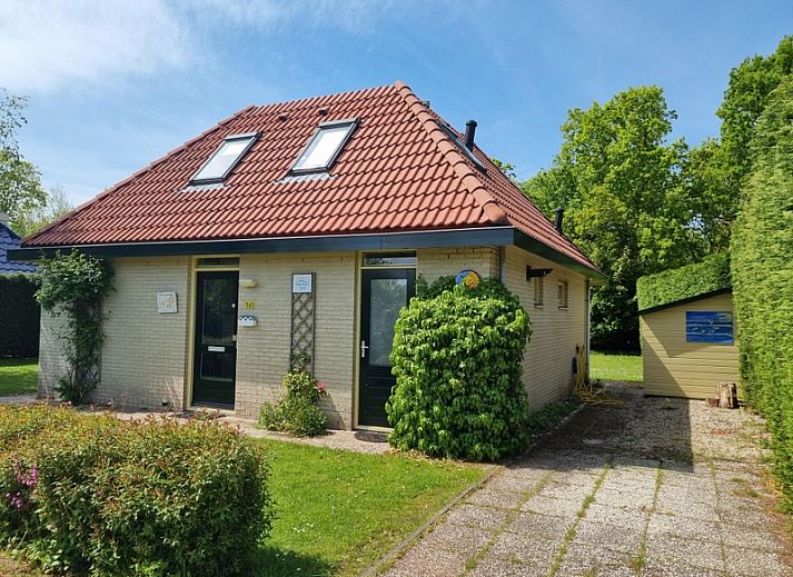 Residence California - Geborchenheit - 361, Ferienhaus in De Koog, Texel mit gruenem Garten und roten Dachziegeln.