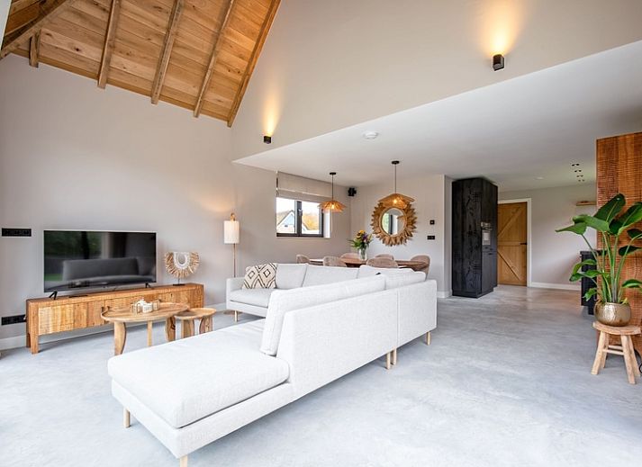 Villa Flo vakantiehuis met rieten dak en terras in De Koog, Texel.