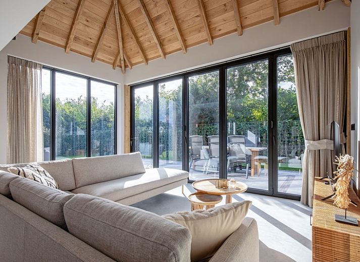 Villa Flo vakantiehuis met rieten dak en terras in De Koog, Texel.