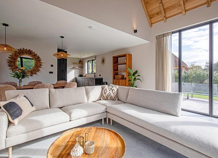 Villa Flo vakantiehuis met rieten dak en terras in De Koog, Texel.